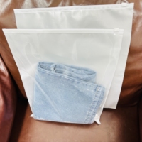 Sacs d'emballage en plastique transparent PE à fermeture éclair en PVC avec logo personnalisé pour chaussures et vêtements Sacs d'emballage de vêtements personnalisés