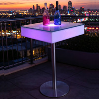 Table de bar carrée en plastique éclairée par LED avec un design moderne, écologique et résistante à l'eau, pour usage commercial, maison, banquet, hôtel