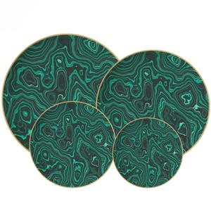 Assiettes en porcelaine à motif spécial vert, design gravé, écologiques et durables - Product Image 1