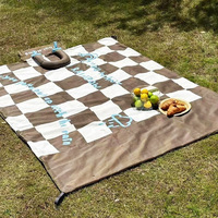 Couverture de pique-nique et tapis de camping pliables, rembourrés, à carreaux, imperméables, avec sac de transport intégré, pour toutes les saisons