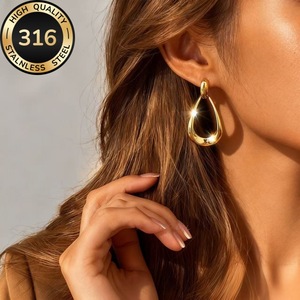 Pendientes Geométricos de Acero Inoxidable para Mujer, Venta al por Mayor, Exquisitos, de Lujo Ligero, de Alta Gama, Chapados en Oro de 14K, con Cristales de Estrás - Product Image 1