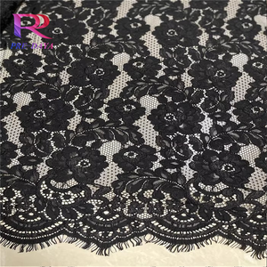 Tissu en dentelle de tulle de luxe à imprimé animalier infusé de paillettes avec revêtement anti-rayures pour tenues de soirée - Product Image 4