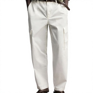 Rehaussez votre collection de vêtements avec ces pantalons cargo blancs pour hommes, conçus pour allier style et fonctionnalité. - Product Image 1
