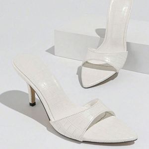 Stilettos de tacón alto blancos de moda con punta en pico y diseño de piedras, de una sola tira, para mujer - Product Image 4