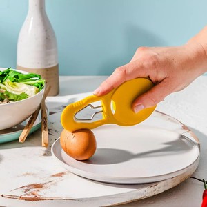 Éplucheur en plastique pratique jaune, trancheur de garniture, perforateur de coquille d'œuf à la coque pour la maison - Product Image 4