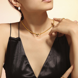 جودة عالية مطلية بالذهب 18 قيراط مجوهرات الفولاذ المقاوم للصدأ زيت بالتنقيط فراشة أخضر قلادة كوبية قلادة أنثى - Product Image 3