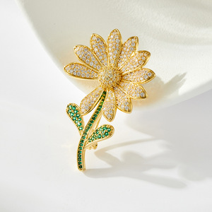 Daisy Brooch Micro Inlaid Zircon Flower Shape Women's Corsage Gift Zinc Alloy XC07526 - Product Image 4