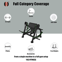 Machine à curls biceps professionnelle avec double bras indépendants, large repose-coudes et système de charge par plaques, pour usage en studio