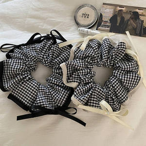 Arc à carreaux noir et blanc vintage coréen avec grand bandeau pour cheveux - Product Image 3