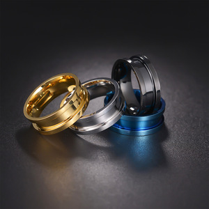 Bague en acier inoxydable sur mesure pour hommes et femmes, design simple et élégant, plaquée or, idéale pour mariage ou cadeau de fête - Product Image 3
