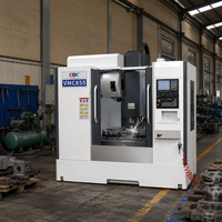 Centre d'usinage CNC VMC855 avec corps en fonte rigide et moteur de broche de 7,5 kW pour la production en série de plaques de fixation aérospatiales