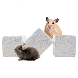 <span class=keywords><strong>Pierre</strong></span> molaire minérale naturelle pour petits animaux <span class=keywords><strong>Jouet</strong></span> molaire trou carré gris <span class=keywords><strong>Lapin</strong></span> Cochon d'Inde Hamster Jouets à mâcher Fournitures pour petits animaux de compagnie - Product Image 3
