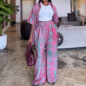 Conjunto de 2 Piezas para <span class=keywords><strong>Mujer</strong></span> Talla Grande, Estilo Africano, Camisa Holgada de Manga Corta con Cuello Solapa y Pantalones Anchos de Cintura Alta - Product Image 1
