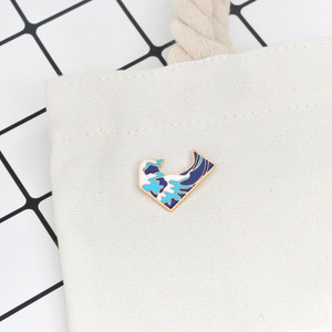 Bleu mer vagues coeur émail broche neige montagne <span class=keywords><strong>Dragon</strong></span> baleine sac coucher de soleil broche océan vague Badge baleine bijoux cadeau pour enfants amis - Product Image 3