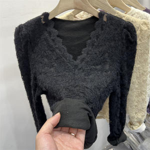 Camiseta de Malla Ajustada para Mujer, Otoño-Invierno, Forro de Piel Sintética, Capa Base de Franela con Cuello en V de Encaje, Mangas Abullonadas, Capa Interior Gruesa - Product Image 4