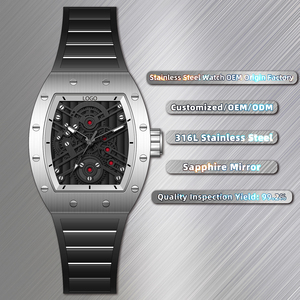Montre à quartz pour homme 98050 en caoutchouc, boîtier tonneau carré avec décoration à rivets, cadran ajouré transparent, texture mécanique des engrenages - Product Image 1