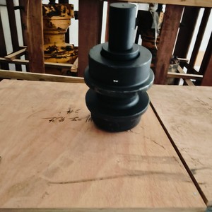 Rouleau de chenille Hyundai 81N8-13012GG en acier pour excavatrice 305-7 HX300 R330LC-9s, pièce de rechange - Product Image 4