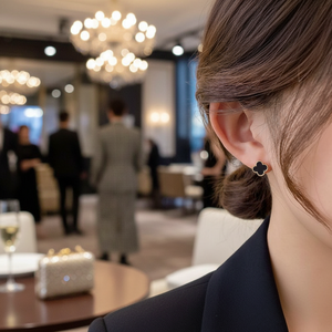 Orecchini Eleganti Punk di Lusso con Fiori e Strass, Gioielli alla Moda per Donna - Vendita all'Ingrosso - Product Image 3