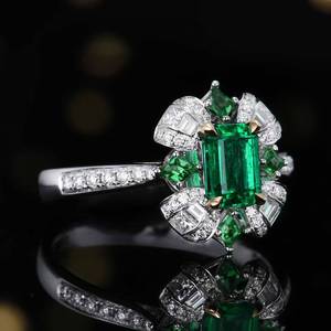 Anillo de Esmeralda natural con incrustaciones de oro de 18 quilates con 54 diamantes blancos brillantes, total de 0,401 quilates y 4 granates de tsavorita, joyería con piedras preciosas - Product Image 2