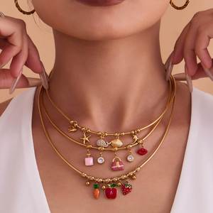 Collier à breloques tendance, plaqué or 18 carats, collier ras du cou en acier inoxydable et collier avec pendentif en émail de fruits et légumes - Product Image 1