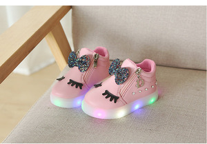 <span class=keywords><strong>Scarpe</strong></span> da <span class=keywords><strong>Ginnastica</strong></span> Luminose per Bambini, Sneakers con Fiocco da Principessa per Ragazze, <span class=keywords><strong>Scarpe</strong></span> LED Carine per Neonati con Luci - Product Image 3