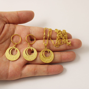 Juego de Collares con Iniciales de Acero Inoxidable Chapado en Oro de 24K, Colección de Alfabeto para Aniversario, Nueva Zelanda, Kiribati, Micronesia, Guam - Product Image 3