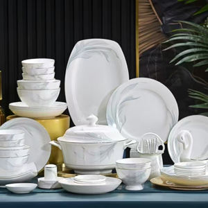 Grosir keramik 4 potong <span class=keywords><strong>set</strong></span> piring makan siang, <span class=keywords><strong>set</strong></span> peralatan makan porselen berbingkai emas Nordik gaya sederhana - Product Image 5