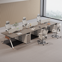 Bureau de travail simple pour employé, poste de travail de bureau
