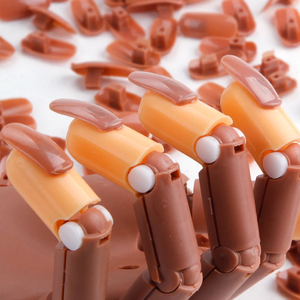 Main d'entraînement en plastique réglable pour la pratique des ongles, modèle flexible pour débutants avec 100 embouts de recharge - Product Image 4