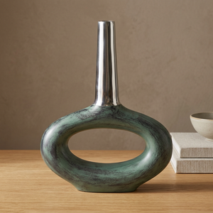 Vase de table contemporain en bronze Moon Vessel, design géométrique fait main, finition patine verte, hauteur 39 cm, sculpture décorative - Product Image 6