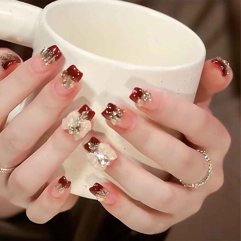 esmalte de flores doradas