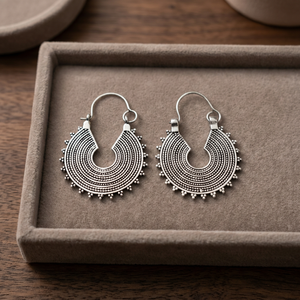 Petites boucles d'oreilles créoles plaquées argent, style bohème indien, pour femme, bijoux ethniques ajourés, tendance, pour festival - Product Image 2