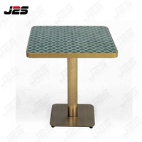 Table de restaurant italienne moderne en marbre doré avec chaise en acier inoxydable pour hôtel de restaurant à domicile