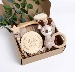 Coffret cadeau essentiel pour bébé, <span class=keywords><strong>couverture</strong></span> en mousseline pour nouveau-né, hochet en bois au crochet, jouets de dentition, cadeaux de douche de bébé - Product Image 3