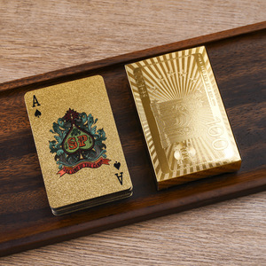Nouveau <span class=keywords><strong>jeu</strong></span> de poker personnalisé en plastique personnalisé cartes à jouer noires lisses et imperméables carte de <span class=keywords><strong>jeu</strong></span> durable plaquée or pour jeux de société - Product Image 4
