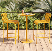 Meubles de restaurant modernes et durables, tables et chaises hautes en fer et aluminium pour une utilisation en extérieur dans les cafés, restaurants, centres commerciaux