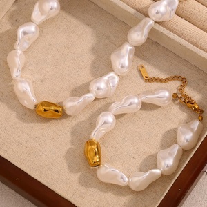 क्रॉस-बॉर्डर बेस्ट सेलिंग फ्रेंच रेट्रो गहने: स्टेनलेस स्टील 18k सोने की प्लेटेड बारोक नकल मोती हार - Product Image 3