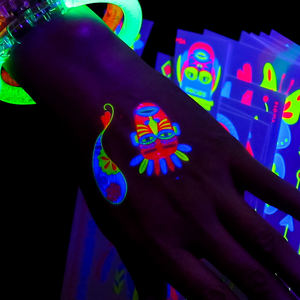 GP Venta al por Mayor <span class=keywords><strong>de</strong></span> Tatuajes Temporales Impermeables que Brillan en la Oscuridad, Pegatinas Faciales <span class=keywords><strong>de</strong></span> Neón UV para Decoración <span class=keywords><strong>de</strong></span> Fiestas <span class=keywords><strong>de</strong></span> Halloween - Product Image 4