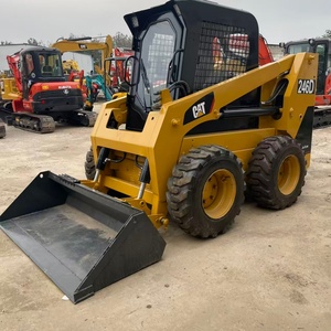Chargeuse sur chenilles compacte CAT246d, équipement de construction haute performance avec moteur puissant et système hydraulique polyvalent - Product Image 3