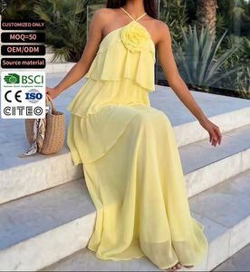 Robe longue jaune coupe trapèze en mousseline sans manches avec décolleté trou de serrure et décorations florales, idéale pour les fêtes estivales - Product Image 1