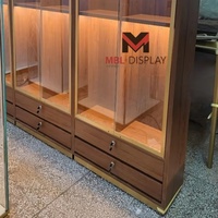 Vitrine murale personnalisée avec étagères, armoire de présentation pour boutique, placard verrouillable en placage pour sacs, montres et bijoux avec tiroirs