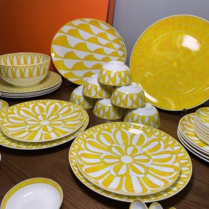 Assiette à dessert en porcelaine fine jaune 41 pièces, service de table exquis - Product Image 2