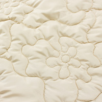 Doublure de voiture élégante de haute qualité Matériaux en tissu matelassé Couleurs personnalisées Vestes durables Manteaux de Chine Utilisation en extérieur OEM/ODM