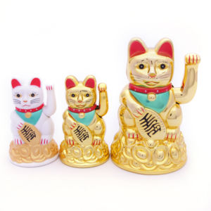 Japan Auspicious Popular Small Mini Home Car Decorate Solar Power Wholesale Lucky <strong>Cat</strong> <strong>Figurines</strong> With Waving Hand for Gift - Product Image 1