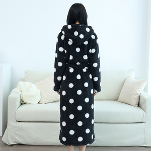 Robe à capuche à pois noirs <span class=keywords><strong>et</strong></span> blancs 100% polyester, confortable, séchage rapide, fermeture à cordon - Product Image 3