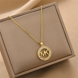 Nuova Collana con Ciondolo Rotondo a Lettera MK con Diamanti, Accessorio <span class=keywords><strong>Moda</strong></span> Femminile Europeo e Americano di Tendenza - Product Image 4