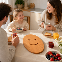 Planche à découper ovale en chêne rouge avec motif visage souriant, plateau de service pour charcuterie, fromage, pizza, pain - Vente en gros