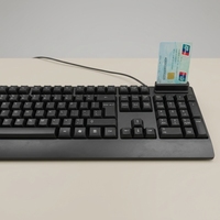Clavier sécurisé pleine taille avec lecteur de carte à puce intégré pour la protection des données gouvernementales, bancaires et de santé