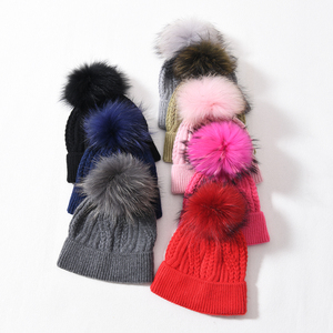 Jxwatcher Bonnet d'hiver doux côtelé avec pompon en vraie <span class=keywords><strong>fourrure</strong></span> amovible, bonnet personnalisé pour femme, vente en gros, chaud pour les voyages - Product Image 6