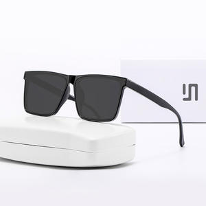 จีเอ็ม ซันเซ็ท สแควร์ เฟรมแว่นกันแดดโพลาไรซ์ยูวี 400 สำหรับทุกเพศประเภท 3 ที่บังแดดเลนส์พีซีบรรจุกล่อง - Product Image 1